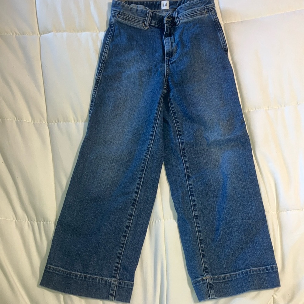 EUC Gap High-Rise Wide Leg Crop Jeans. Size 24P/00P. Flat front lovely style